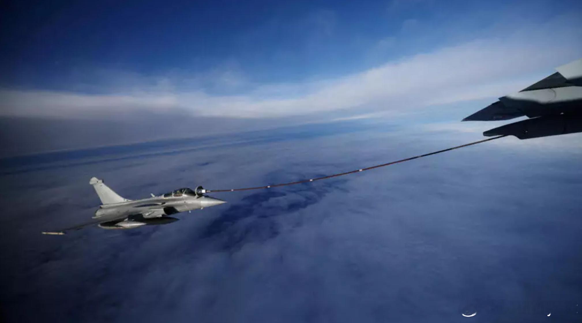 印度国防部批准采购114架法国“阵风”战斗机海外新鲜事 在法国总统埃马纽埃尔·马