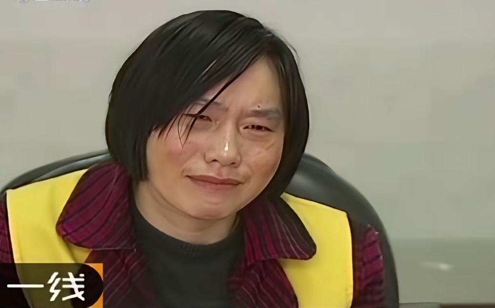 男子趁同小区一少妇丈夫不在家，偷偷溜进对方家里，之后强行发生不正关系，为了脸面，