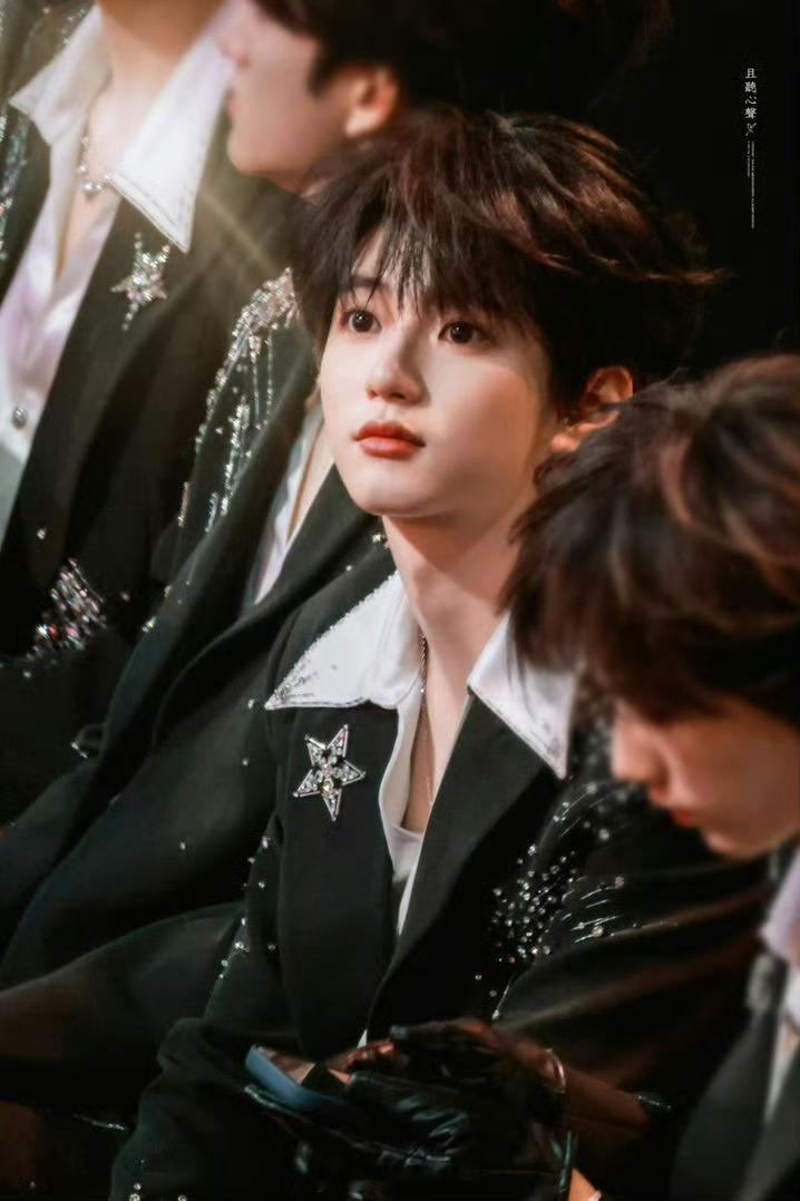 恭喜穆祉丞， 《等待一切重来》上线16分钟评论破百万，QQ音乐总榜前十，由你榜登