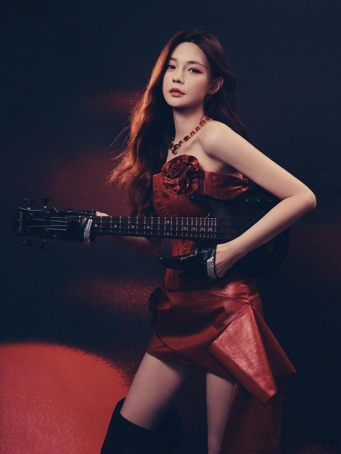 沈梦辰一套又一套眼前一亮又一亮 沈梦辰太会穿了！一套套造型风格多变，甜美可爱、御