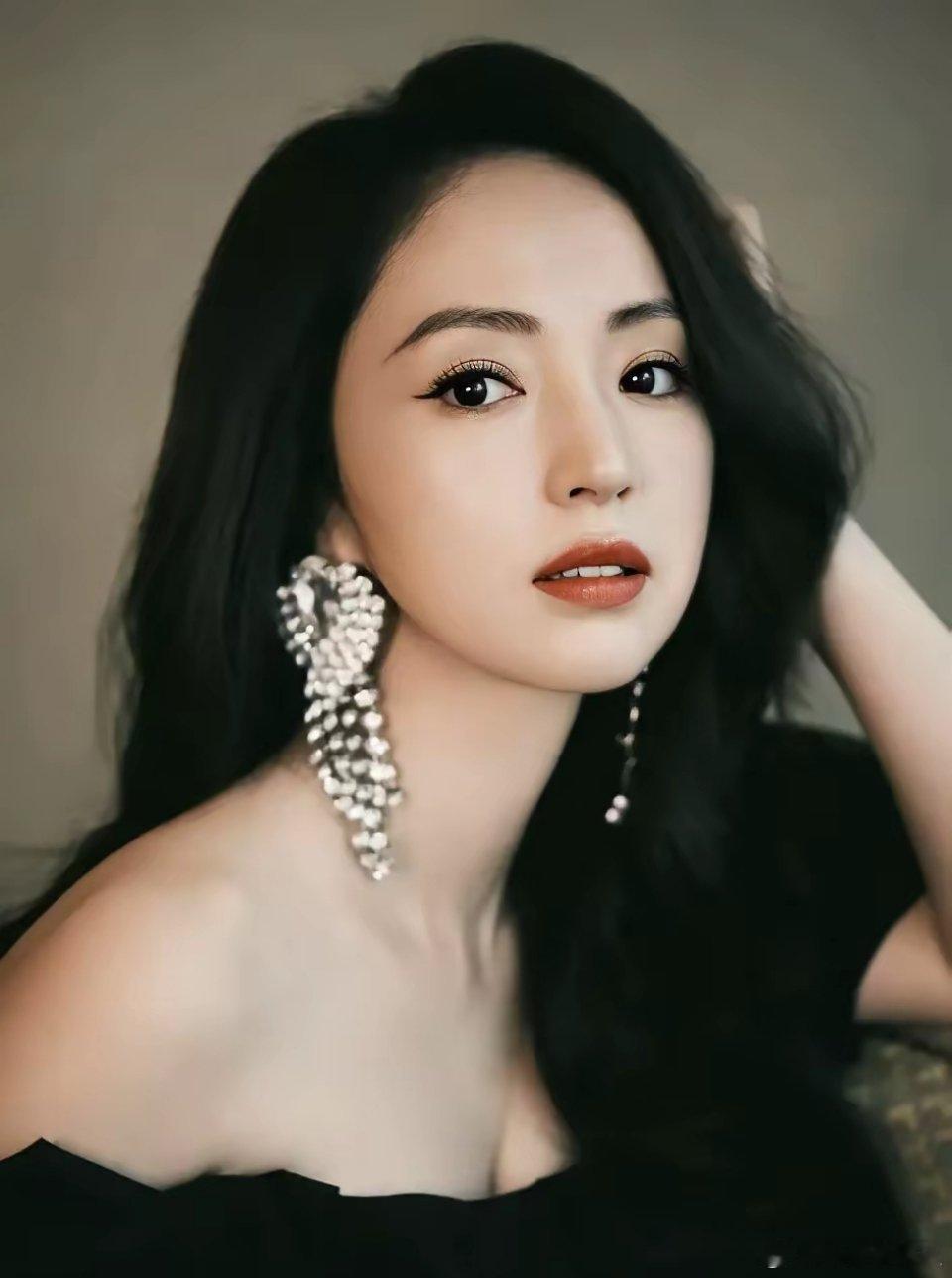 为什么这么多男明星都愿意接盘离婚还带娃的董璇？​因为董璇不只是漂亮，更重要的是，