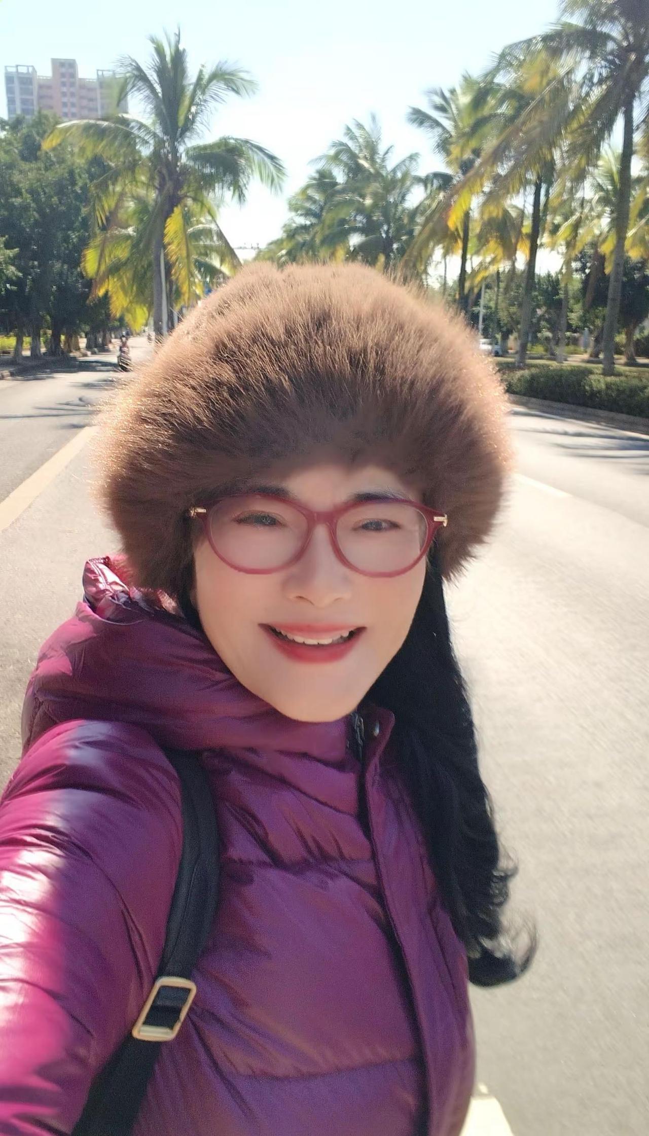 愿你眼中有星辰，心中有山海，步履从容，一生被爱，一生可爱。