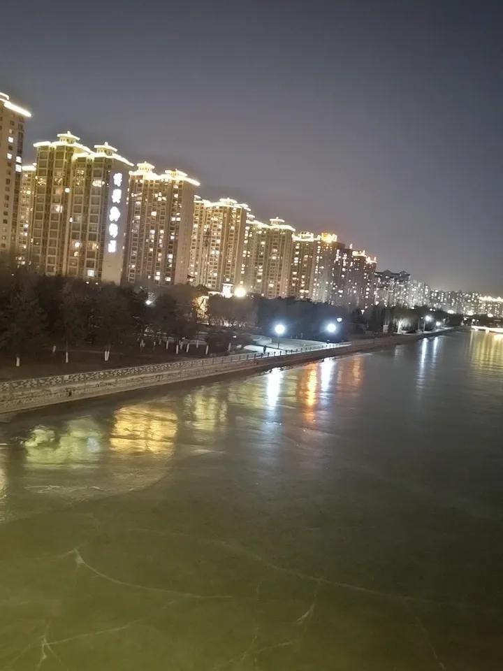 一星期的搬砖又结束了，这时间过得跟坐火箭似的，一年马上就到头了，可兜里还是瘪瘪的