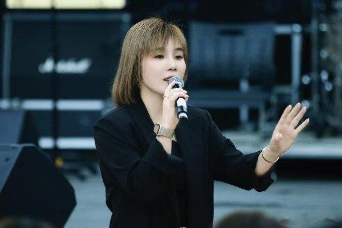 为揭榜歌手推荐选曲 家人们谁懂啊！超爱李佳薇，她一开口，那种震撼人心的力量，简直