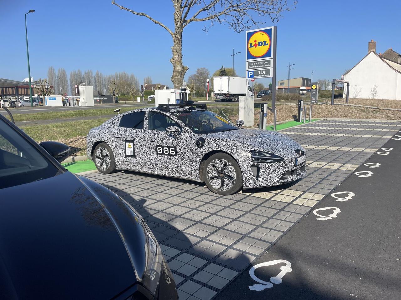 大家看出，这是哪台车在欧洲路测了吗