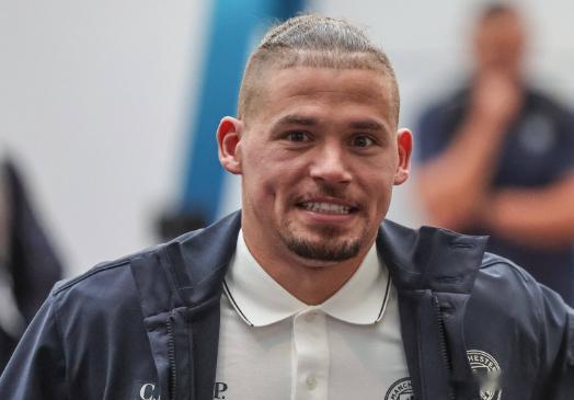 今日好体育发布过去一周英超转会消息简报，在曼城的待售名单上写着卡尔文·菲利普斯的