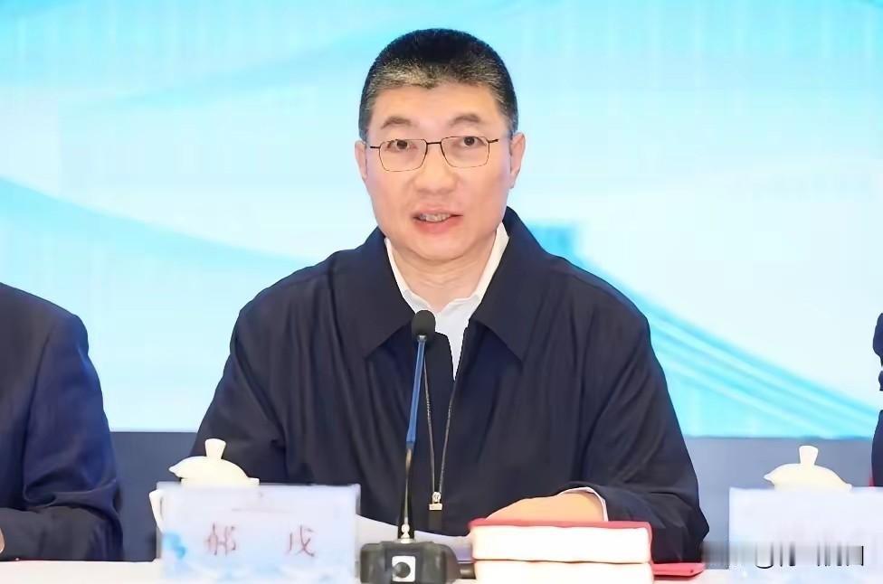 看到中戏院长郝戎那句话，我心里咯噔一下。

他说演员拼到底拼的是文化，可如今多少