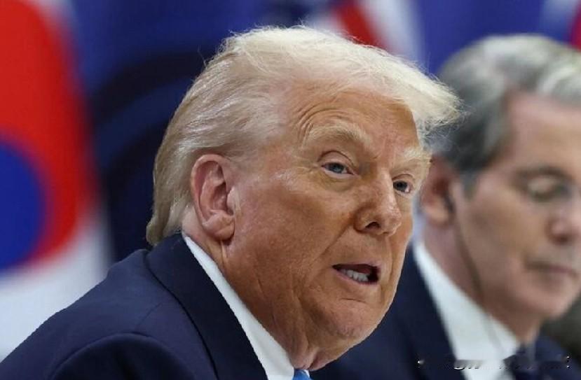 特朗普要求五角大楼立即开始测试美国核武器。
(路透社)美国总统唐纳德•特朗普(D