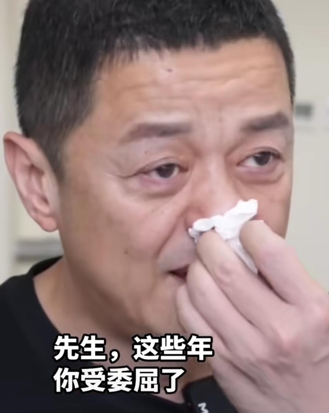现世菩萨李亚鹏，一个默默做公益的男人，因为他自己孩子有兔唇，开了一家唇腭裂医院，