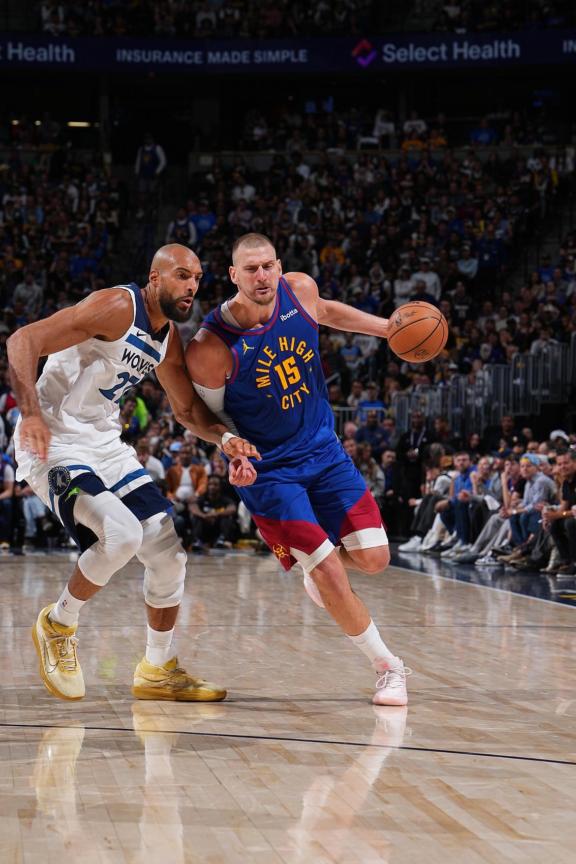 掘金突然找不着北了，最后被森林狼大火收汁！季后赛打成1-1。森林狼落后19分也能