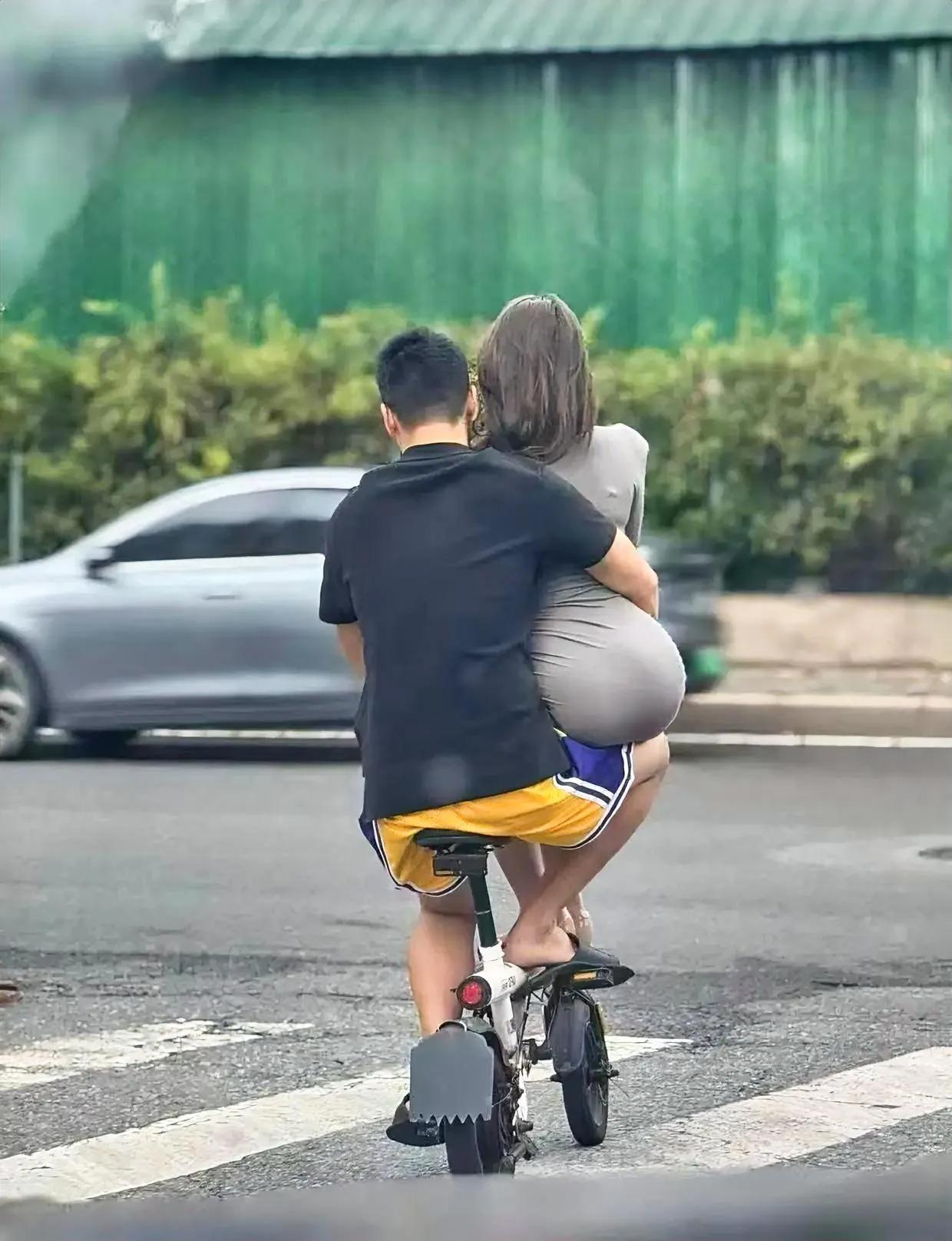 这技术门槛可不低，寻常人还真难以胜任，若要打分，能给到多少呢？
午后的街道上，一