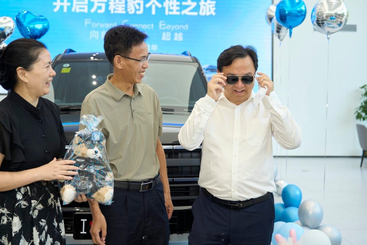 8月22-25日比亚迪总裁王传福亲自带领集团高管前往河南、湖北两省为方程豹车主交