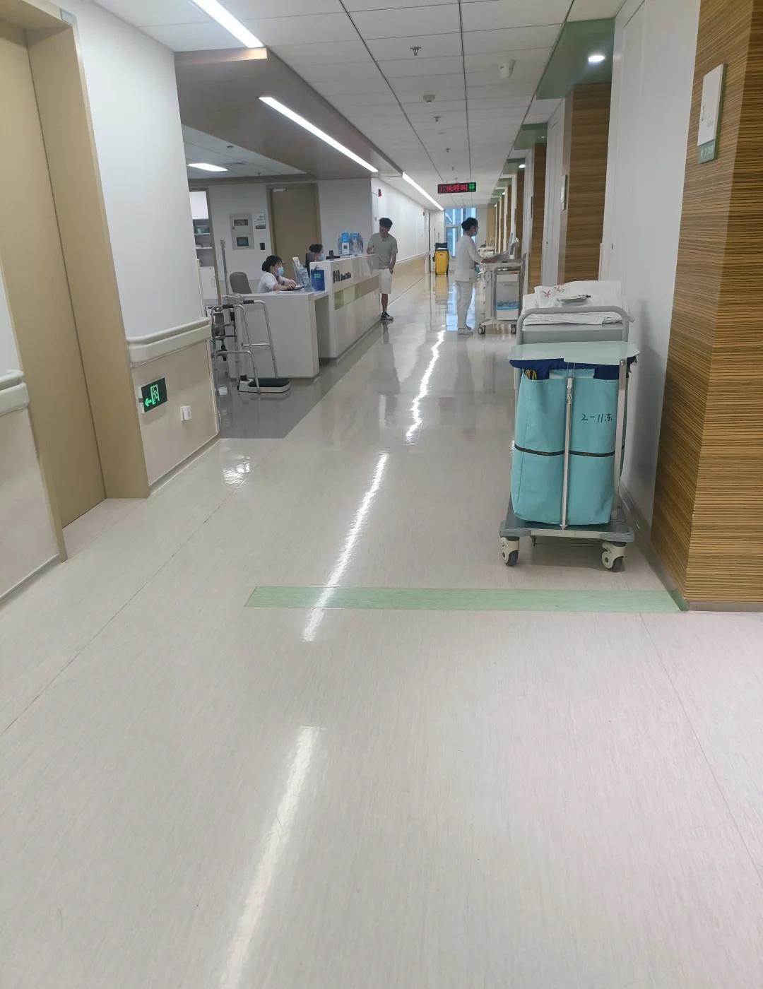 端午节不出去玩都去医院干嘛呢
端午节在医院陪护，浙一人好多，不是过节感觉看病的时