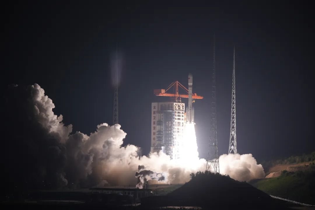 【我国今年第47次发射】2025年8月17日22时15分，长征六号甲运载火箭在太