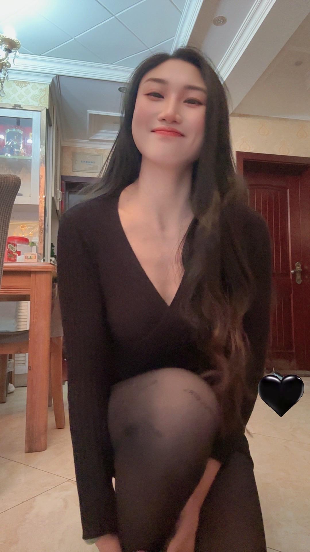 长腿女神黑丝旺夫女人微胖女生这样的身材有人喜欢吗