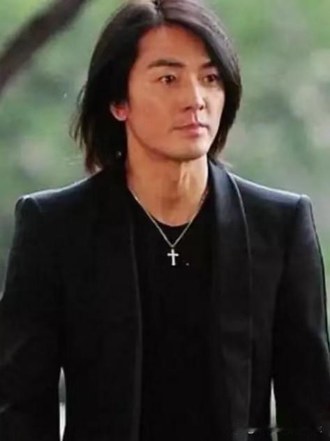 郑伊健东京演唱会取消，名人骨子里该有的家国情怀！
      刚刚获悉，11月2