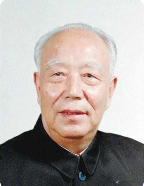 他曾任安徽省委第一书记，主政期间，他顶着巨大政治风险，‌大力支持肥西县“包产到户