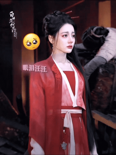 对着迪丽热巴这张脸说不出重话本来还在生气质问，结果一看到贺小小这楚楚可怜的模样，