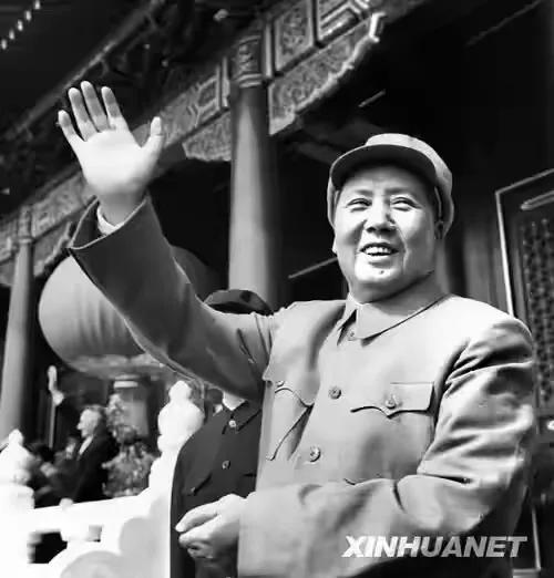 一切都是为人民，全心全意为全中国人民指航向，建设好强大的社会主义现代化强国。