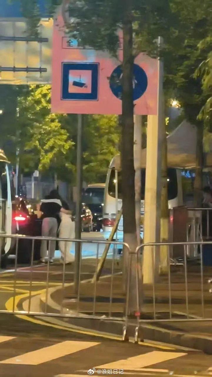 曝范玮琪受伤范玮琪疑似受伤 范玮琪疑似受伤，天呐