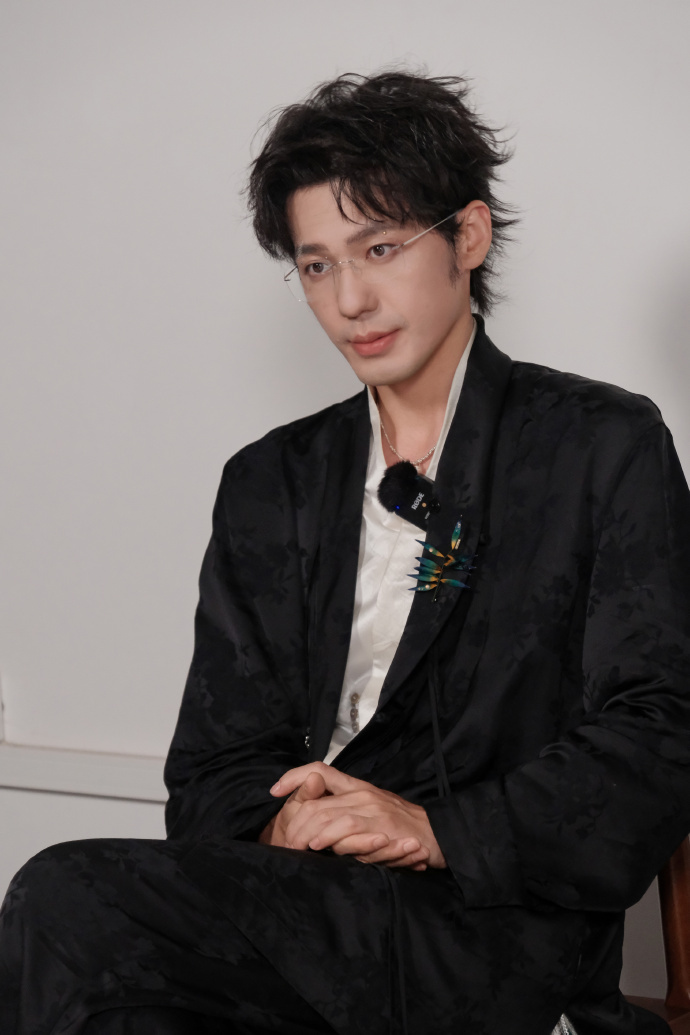 未到的热巴和白宇 未到的热巴和白宇，咱就说贴心送礼的巴巴和白宇，期待开推的录制顺