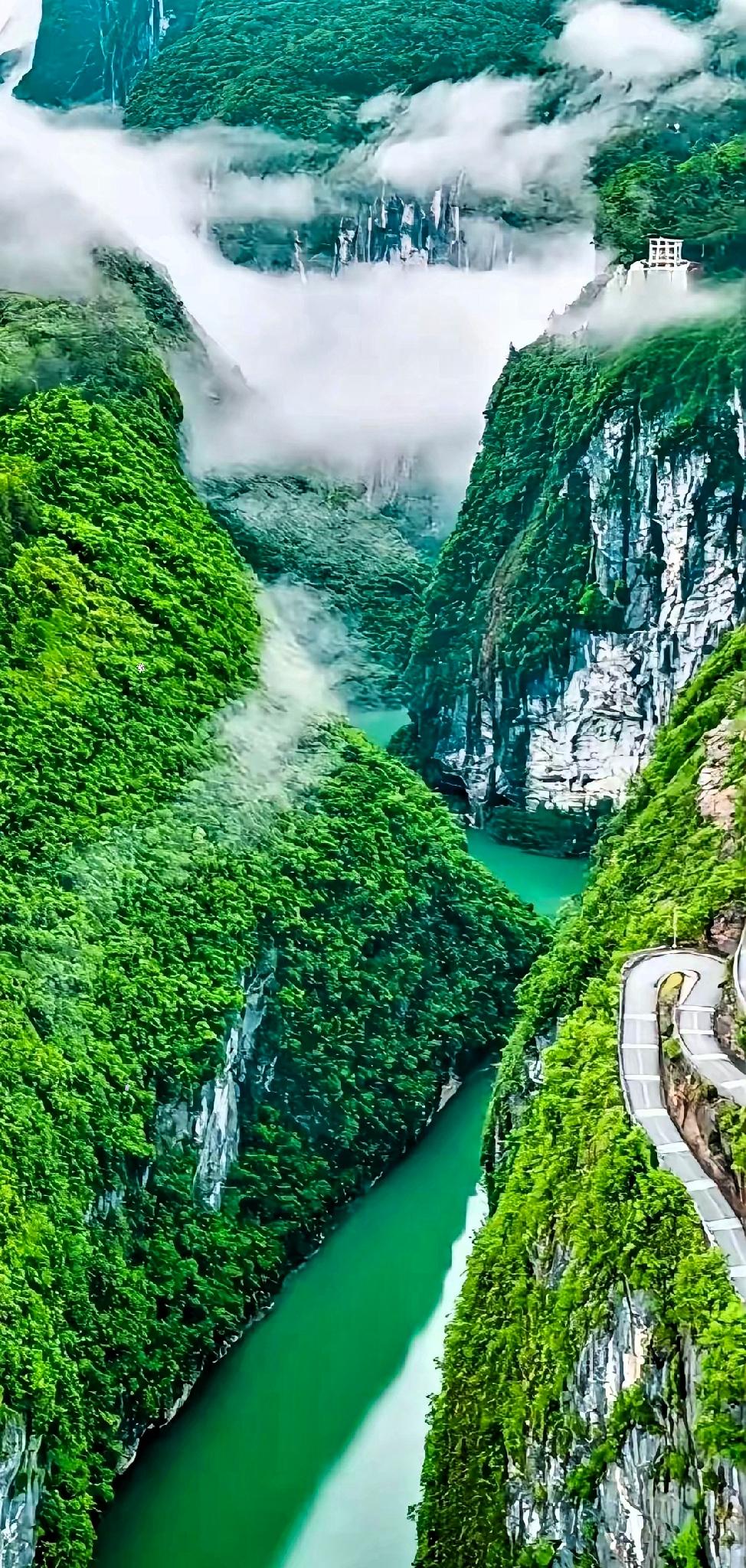 心理学家说:
“你要是碰到一个男人，手腕上没有手表，手指上没有戒指，脖子上没有项