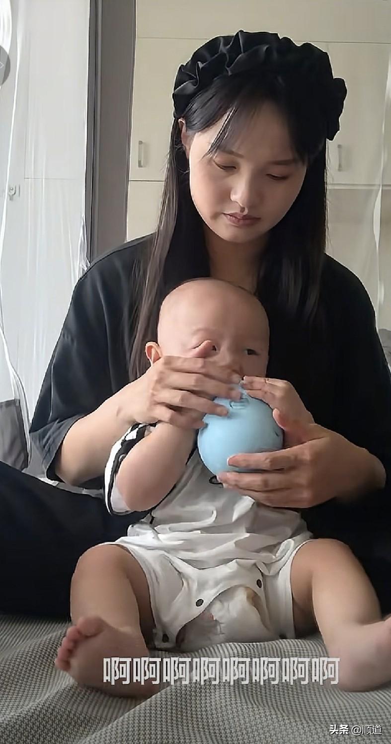 女子在家带娃买了三只雪糕，而且只有一块一只。
被老公一顿数落。
一天到晚乱花钱，