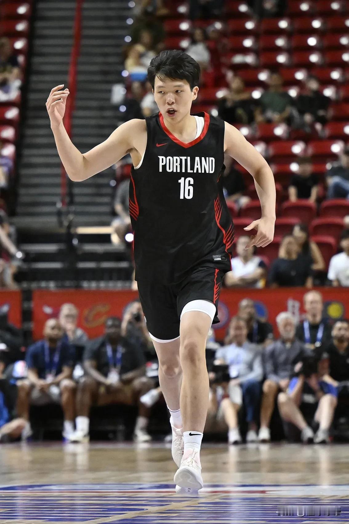 连续三场爆发，杨瀚森半场爆砍8分3帽攻防一体数据！

今天是杨瀚森NBA生涯第三