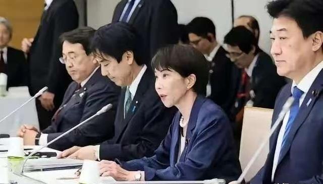 日本主动喊话中国！近日，日本首相高市早苗透露，计划在5月上旬对外进行一次小型的外