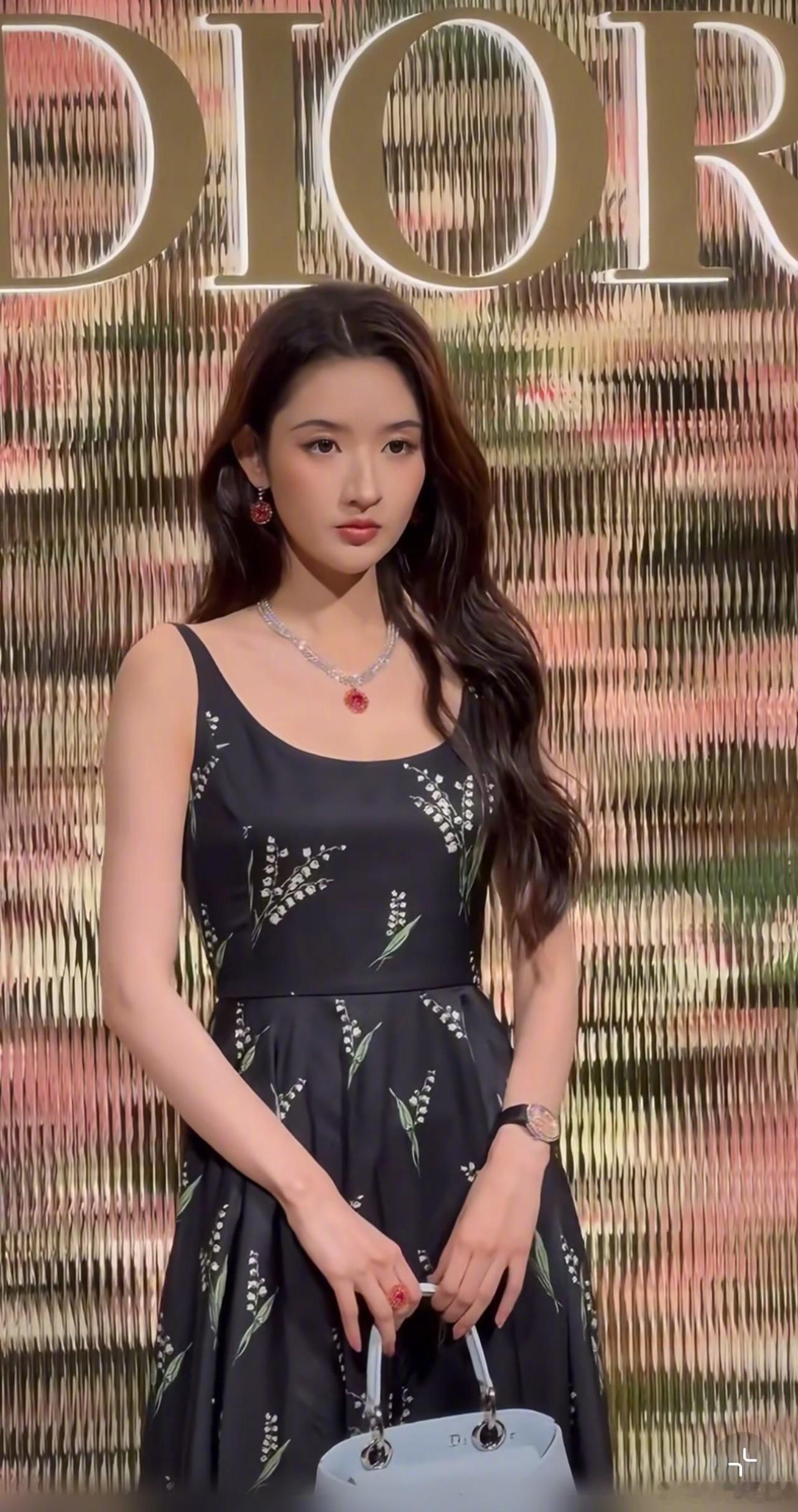 周也、王玉雯、陈星旭今日Dior活动生图 