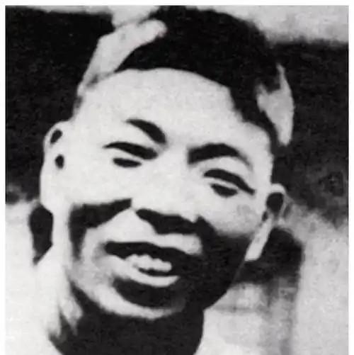他是黄埔一期唯一被开除的学员，是蒋介石的毕生死敌，曾任八路军总司令部高级参议，最