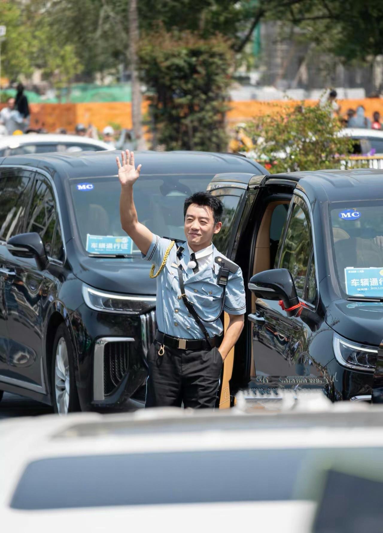 这个安保好眼熟，就是想不起来名字…