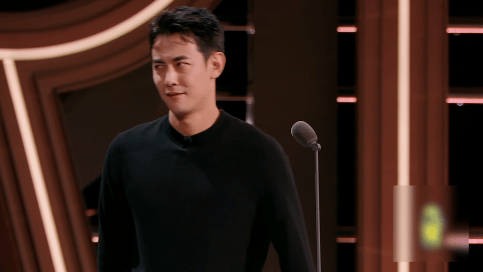 纪凌尘想演张凌赫的舅舅 严屹宽那句“皮囊不重要”，听听就行。真要是帅哥突然变丑，