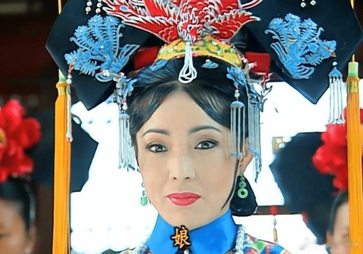 皇后缘何对紫薇“穷追猛打”？紫薇初入宫时，不过是漱芳斋的小小宫女，与皇后并无过节