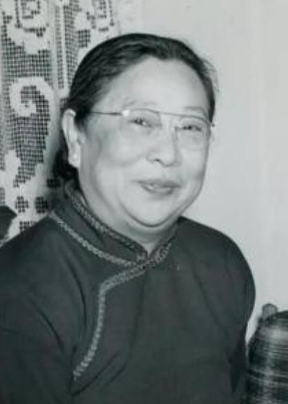 民国副总统黎元洪借宿在部下家中，睡梦中隐约觉得有些不对劲，他的裤子湿了一片。他急