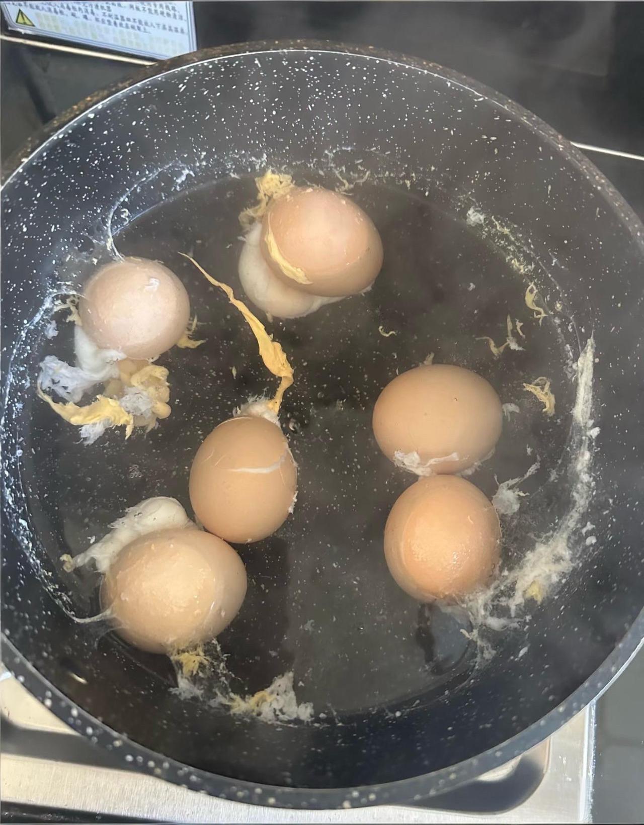 这鸡蛋怎么都碎了呢？