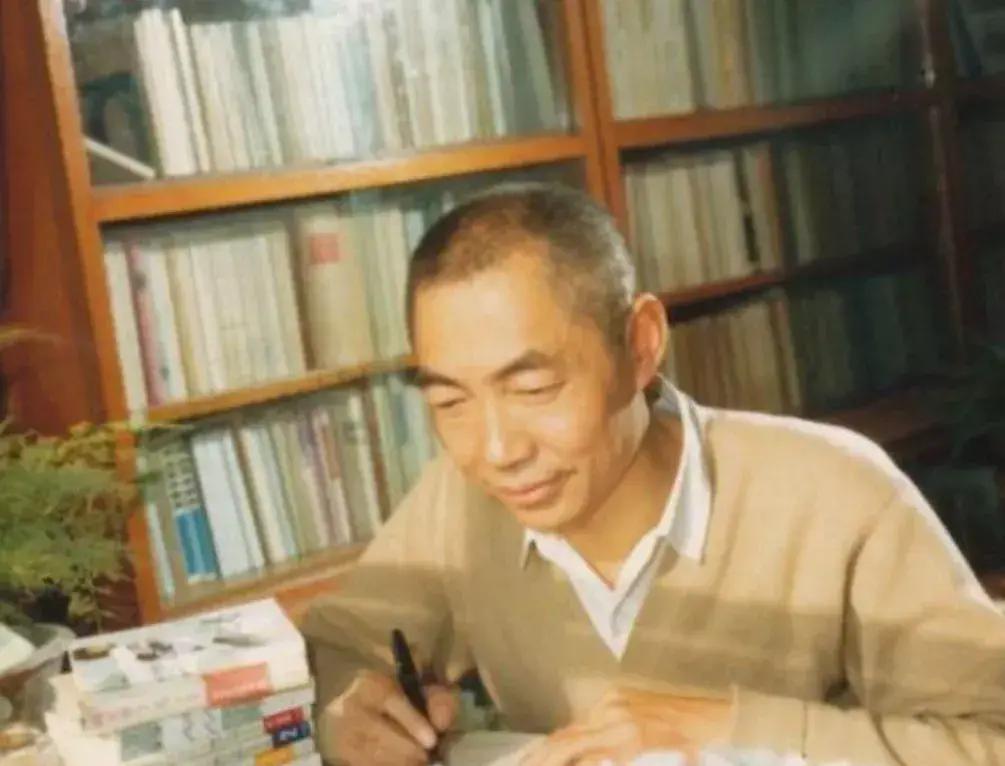 国内学者集体开骂，香港却把它捧进百强：浩然和《艳阳天》到底冤不冤？一边是贾平凹说