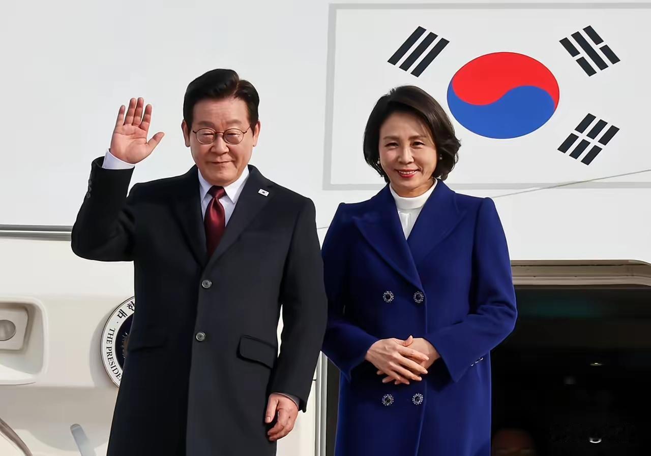 李在明这次访华，给高市早苗狠狠地上了一课，最起码让她知道了国与国之间正常交往的根