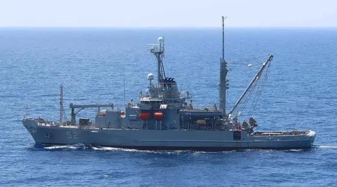 美军在南海砸重金了！两架顶级军机坠海，一场天价深海“捞针”行动正在进行中。

主