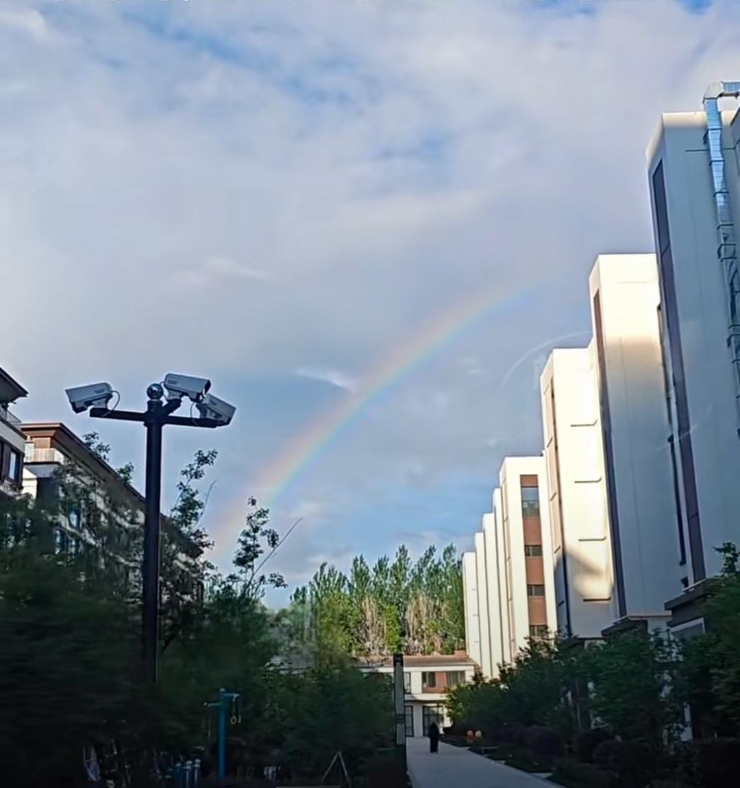 刚给三星 w26 折叠屏更新了 6 月 5 日的安全补丁，结果使用时手机烫得厉害