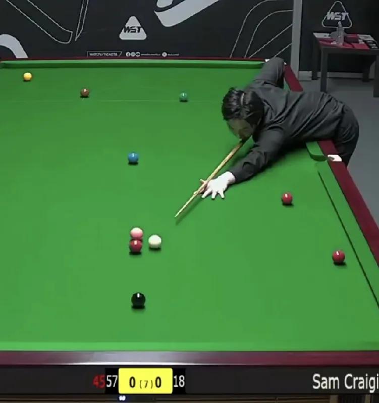 吕昊天107-26，赢了第一局。比分1-0领先。
威尔士公开赛第二轮，吕昊天第二