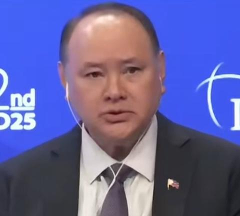 原以为农夫与蛇的故事只是寓言的虚构，但听了菲律宾防长的一番心里话，才发现“农夫与