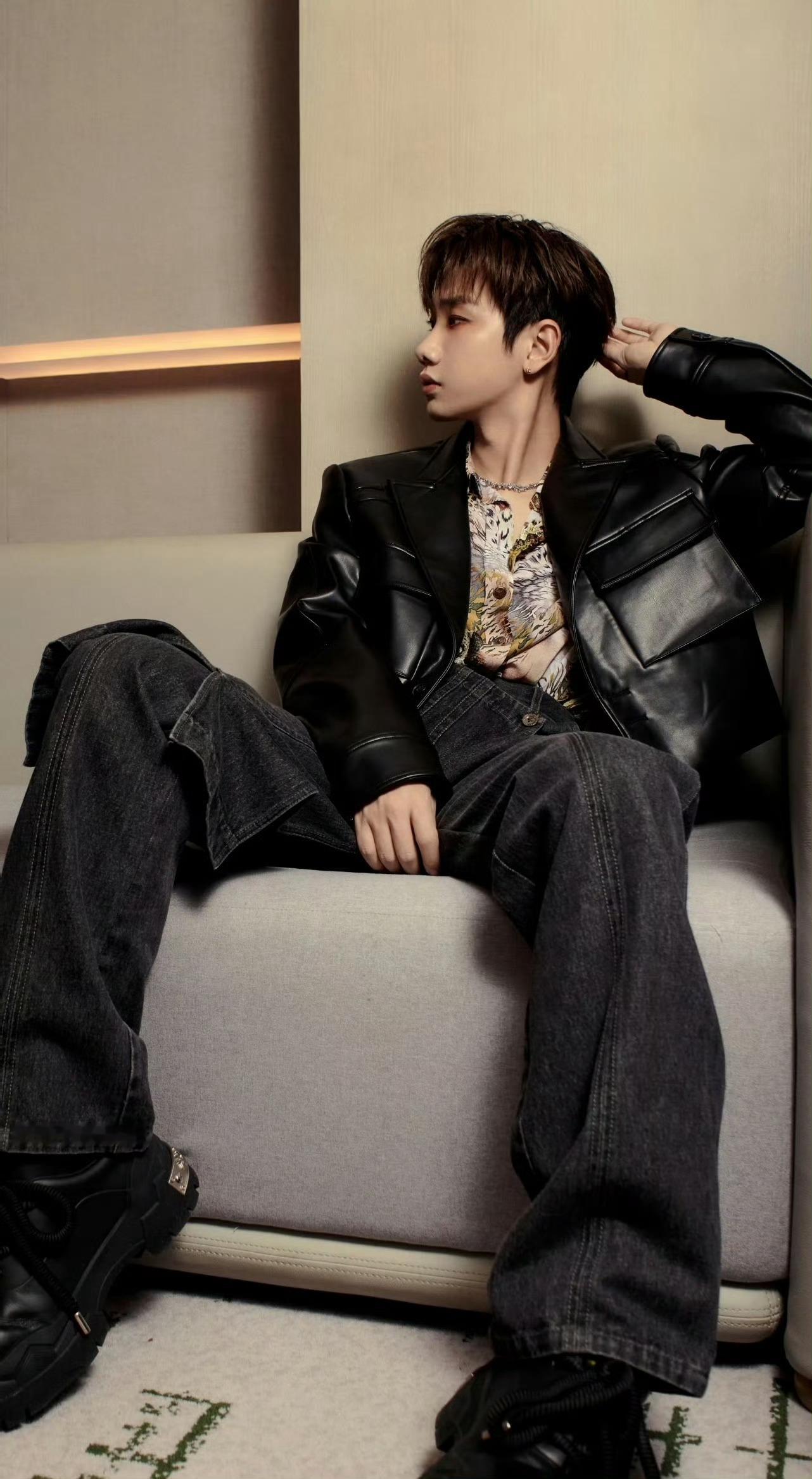 刘大锤曝汪苏泷没有分手汪苏泷到底都是谁在谈呀，要才华有颜值，要身材，有作品！ 