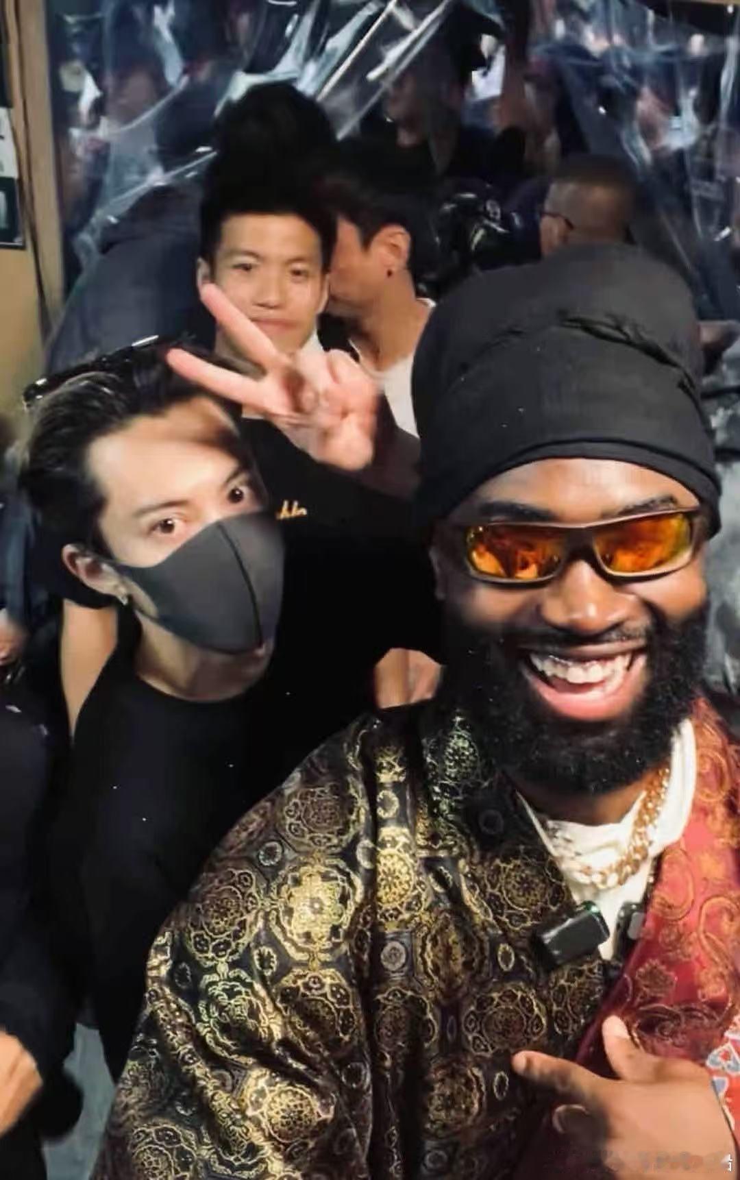 王鹤棣包场白鹿莫离还能说啥呢，当布朗穿着汉服打篮球的时候，我就知道，这就是我梦想