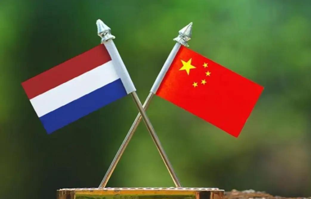 荷兰大臣取消访华，中方反制出重拳，背后藏着啥秘密？。
荷兰经济大臣卡雷曼斯突然宣