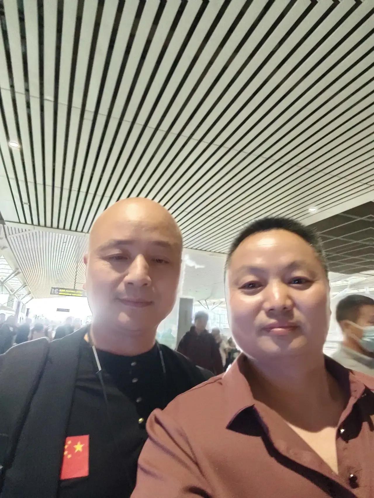 坐火车还是坐高级一点的高铁，不要坐绿皮笨车。

今年，5月1号回南阳老家，坐的高