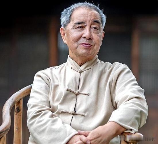 王行宽，首届全国名中医，1939年生于江苏镇江。1965年毕业于南京中医学院，长