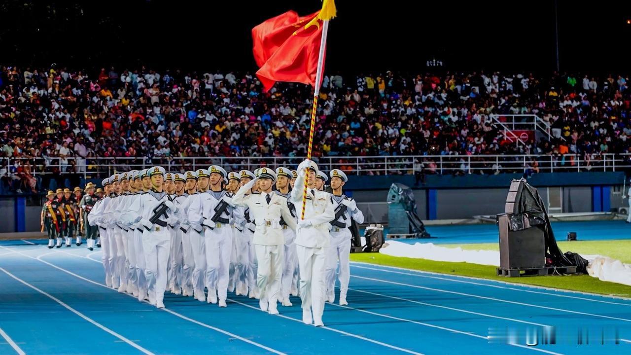 中印海军，同台竞技。非洲岛国塞舌尔举行独立50周年庆典和阅兵式，中国和印度应邀出