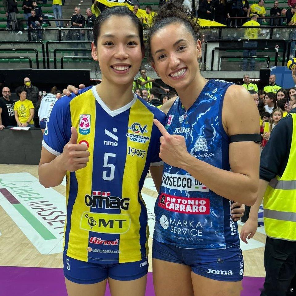 庄宇珊留洋第一季 📸 庄宇珊 & 加比.吉马良斯的赛后合照。 