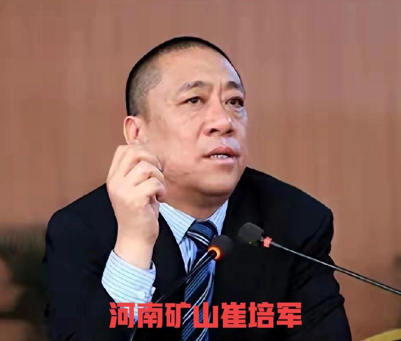 河南出了两位好老板的代表，也是“豫商双星”，一位就是全网有名爱发钱的老板崔培军，